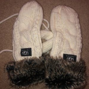 UGG white mittens